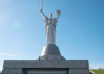 Не лише тризуб: монумент “Батьківщина-мати” у Києві хочуть перейменувати