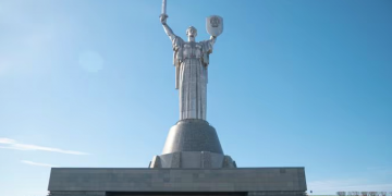 Не лише тризуб: монумент “Батьківщина-мати” у Києві хочуть перейменувати