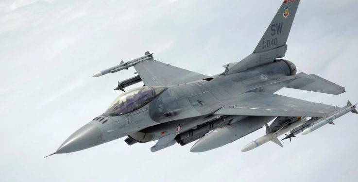 Україна отримає F-16 ближче до кінця року, але вони навряд чи змінять хід війни – Білий дім
