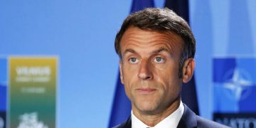 Макрону прислали поштою відрізаний палець: що відомо