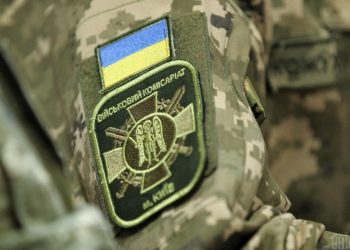 У військкоматах Одеси та Рівного проводять масові обшуки