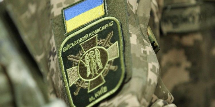 У військкоматах Одеси та Рівного проводять масові обшуки