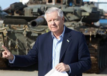 США спрямували Україні до 3% оборонного бюджету, а вони вже знищили половину ударної сили рф – сенатор