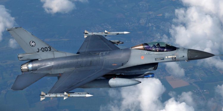 Пентагон оголосив про початок навчань українців на винищувачах F-16