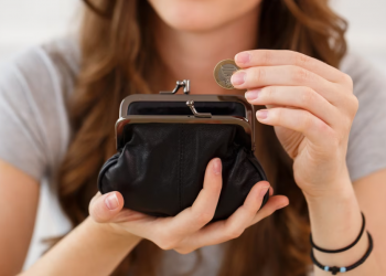 Які банкноти не можна класти до гаманця, щоб не привернути до себе бідність: прикмети та забобони про гроші
