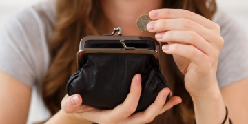 Які банкноти не можна класти до гаманця, щоб не привернути до себе бідність: прикмети та забобони про гроші