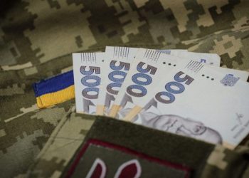 Усі військовослужбовці отримуватимуть доплати під час війни.