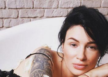 Анастасія Приходько зізналася, що набрала 10 кг і “глушить” на тривогу алкоголем: “Завжди стоїть пляшечка”