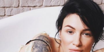 Анастасія Приходько зізналася, що набрала 10 кг і “глушить” на тривогу алкоголем: “Завжди стоїть пляшечка”
