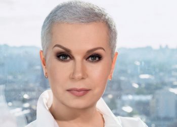 Алла Мазур змінила свій стиль і прийняла сміливий вигляд із блакитним волоссям