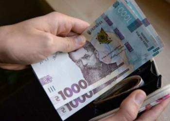 В Україні з вересня уріжуть виплати переселенцям: хто залишається без допомоги