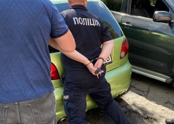 Поліціянта Київщини підозрюють у зґвалтуванні 10-річної подруги його падчерки