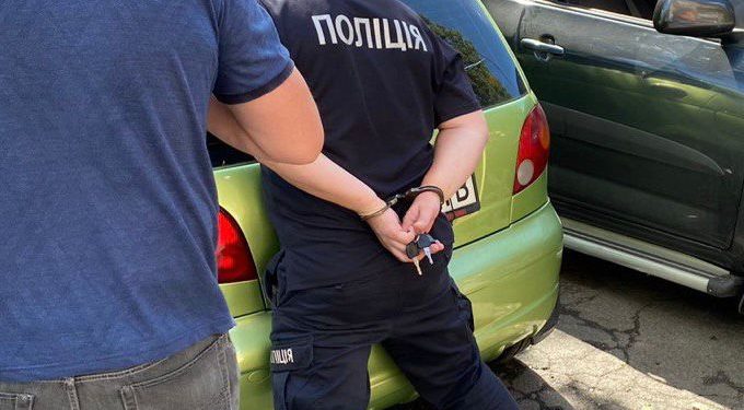 Поліціянта Київщини підозрюють у зґвалтуванні 10-річної подруги його падчерки
