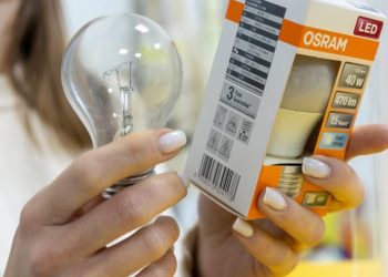 Обмін старих лампочок на енергозберігаючі: в Україні розширили програму