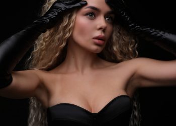 Аліна Гросу кардинально змінила імідж і пофарбувала своє довге волосся