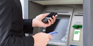 З 1 серпня змінюють правила поповнення банківських карток через термінали: що варто знати