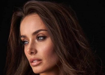 Ксенія Мішина вразила відпочиваючих голим виглядом в Карпатах