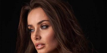 Ксенія Мішина вразила відпочиваючих голим виглядом в Карпатах