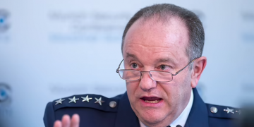 На Западе не торопятся с F-16 для Украины из-за страха перед РФ – генерал Бридлав