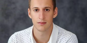 Син нардепа від “Слуги народу” виїхав з України та не повернувся – ЗМІ