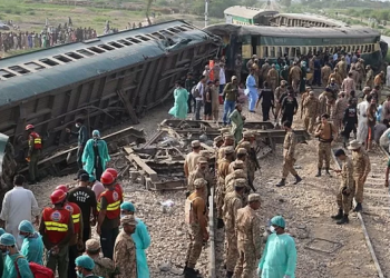 У Пакистані зі рейок зійшов потяг: 30 загиблих, 100 поранених