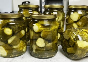 Мариновані огірки по-фінськи – хіт літа 2023 року: як приготувати їх на зиму