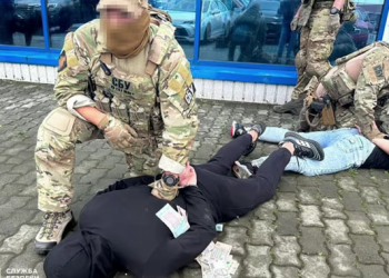 На Львовщине разоблачили банду рэкетиров: выбивали деньги, прикрываясь статусом военных