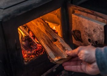 Українці можуть отримати субсидії на дрова та вугілля: деталі