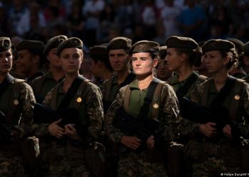 В Україні почнуть штрафувати жінок, які не стали на військовий облік