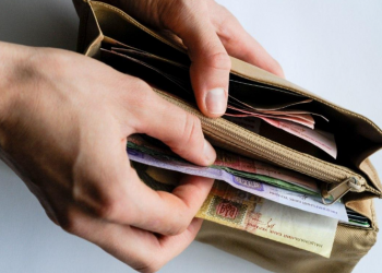 Залишився місяць на обмін: у НБУ показали монети та купюри, які скоро вийдуть із обігу (фото)