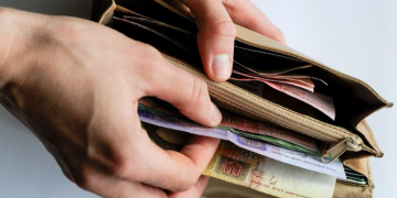 Залишився місяць на обмін: у НБУ показали монети та купюри, які скоро вийдуть із обігу (фото)