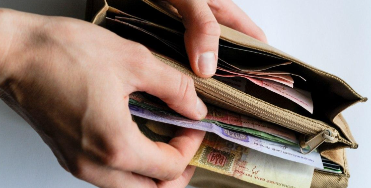 Залишився місяць на обмін: у НБУ показали монети та купюри, які скоро вийдуть із обігу (фото)