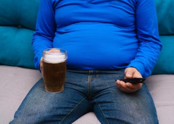 Медики пояснили, що «пивний живіт» росте не від пива