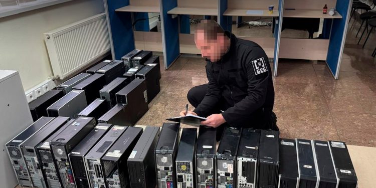 В Україні викрили мережу кол-центрів, які ошукали людей на понад 100 млн гривень