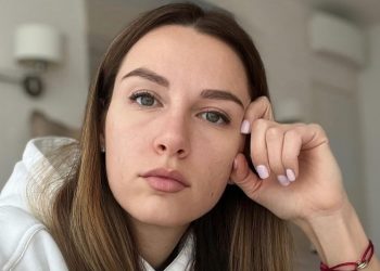 “Я на секунду відвернулася”: дружина Решетніка розповіла, що їхній 4-річний син мало не потонув у басейні